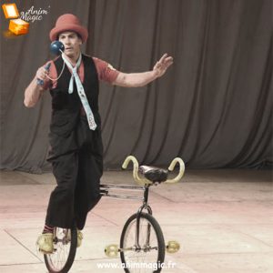 Lire la suite à propos de l’article Bouche cousue: spectacle de clown jongleur acrobates pour petits et grands