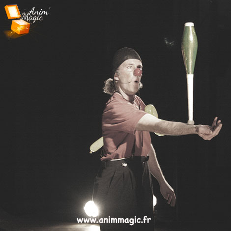 jongleur professionnel de la compagnie lyonnaise Animmagic