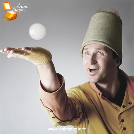 artistes bulleur, dompteur de bulle de savon géantes, sculpture de bulles Animmagic votre agence évènementielle pour vos spectacles et animations: magie, jonglerie,echasses,acrobaties,ombres,chinoises,maquillages,clown,sculteur de ballons à Lyon et en région Rhône alpes