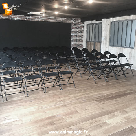 Une salle où tout est bien placé, pour accueillir les invités, les fratries, amis ou collègues qui se renseigneront sur d'éventuelle organisation de cérémonie inattendu, bénéficieront d' un  management hors pair.